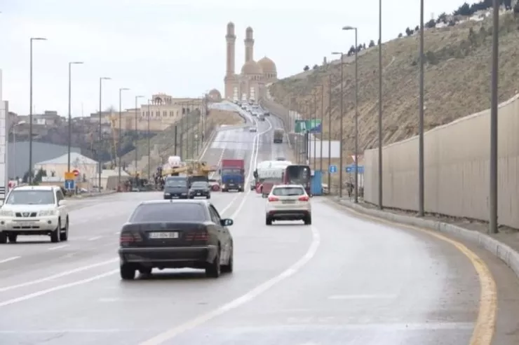 Bibiheybət yolunda sürüşmə TƏHLÜKƏSİ:  hərəkət məhdudlaşdırıldı