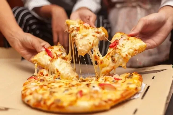 Şirvanda bir ailədən 5 qadın  pizzadan zəhərləndi - YENİLƏNİB 