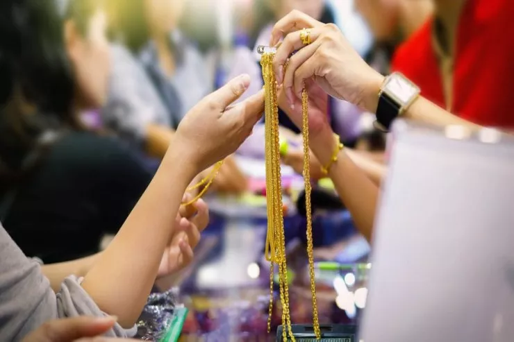 Qızıl bazarında fırıldaqçılıq - "Şübhəli məhsullar var" - Müsahibə 