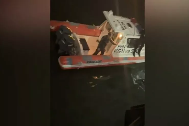 Dənizdə batma təhlükəsində olan qız belə xilas edildi - VİDEO 