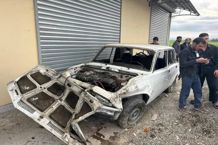 Goranboyda "07" aşdı,  sürücü yaralandı