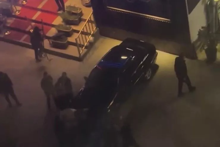 "Tempo Baku" restoranının qarşısında KÜTLƏVİ DAVA - VİDEO 