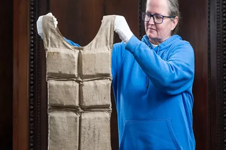 “Titanik” sərnişininin xilasedici jileti 715 min dollara   satıldı