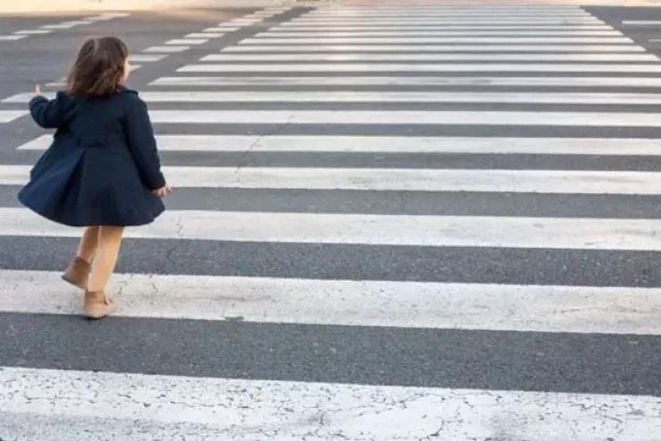 Ucarda maşın 12 yaşlı  qızı vurdu