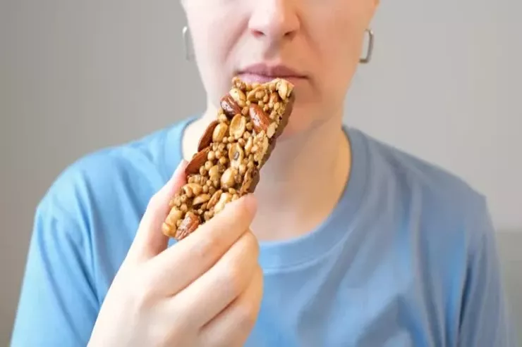 Protein batonlarını sevənlərə xəbərdarlıq 