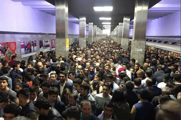 Bakı metrosunda sıxlıq yarandı  - SƏBƏB