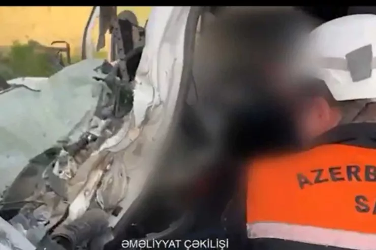 Bakıda Kənar dairəvi yolda qəza-Sürücü belə xilas edildi -VİDEO 