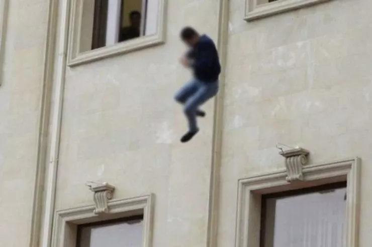 Qusar xəstəxanasında FACİƏ:  xəstə 4-cü mərtəbədən yıxılıb öldü