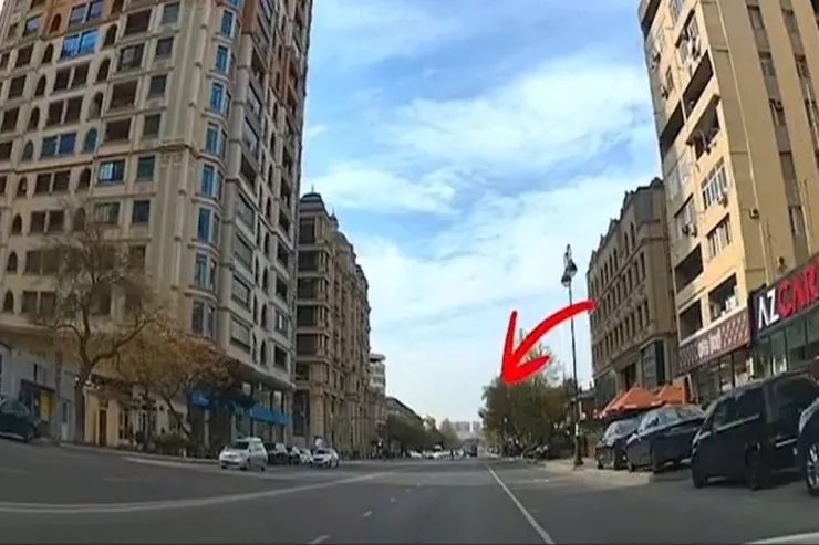 Qəfil maşınların qarşısına çıxan piyadalar saxlanıldı - VİDEO 