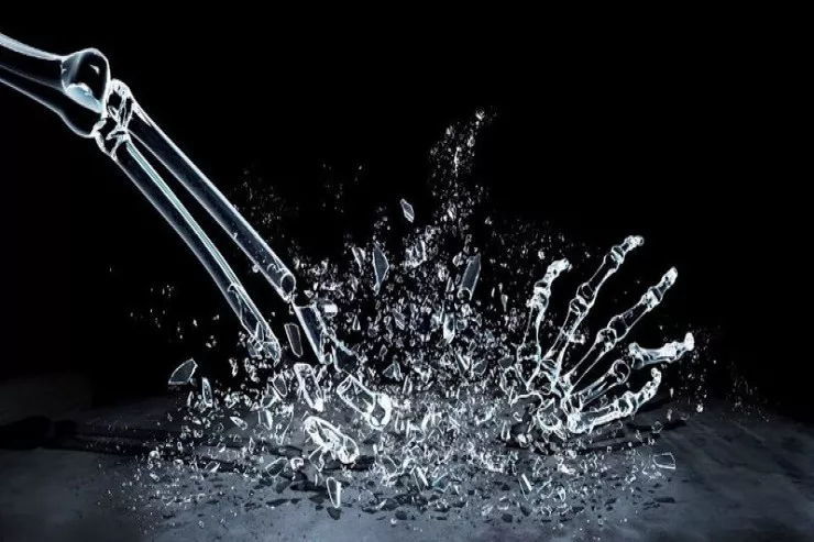 Ağsuda insident  - 33 yaşlışüşə qırıntısı ilə yaralandı