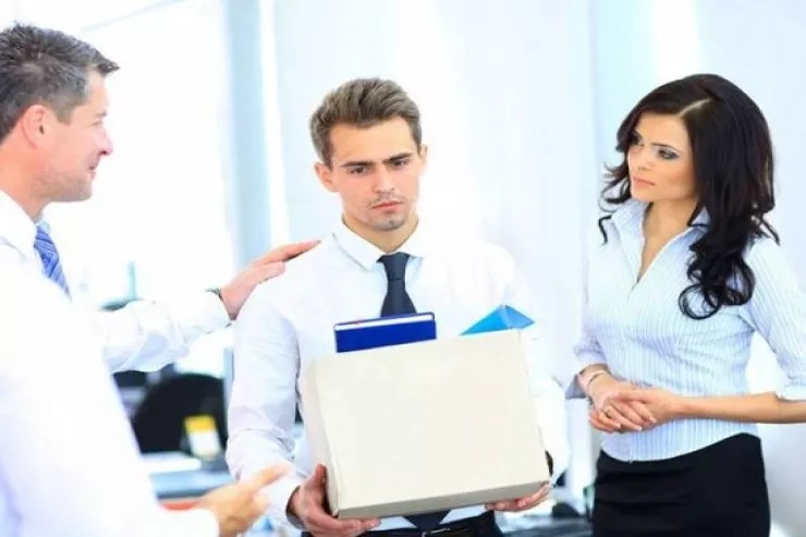 İş yerlərində kütləvi ixtisarlar aparılır, yüzlərlə insan boş qalıb - DEPUTAT 