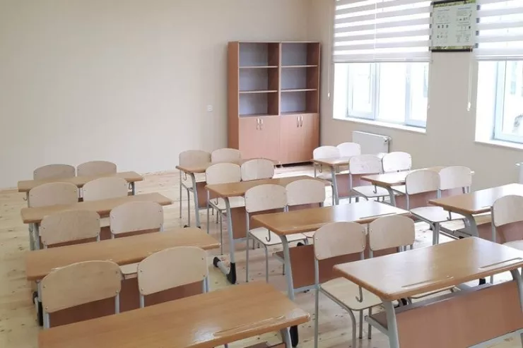 Bakıda məktəbdə FACİƏ:  10-cu sinif şagirdi pəncərədən yıxıldı 