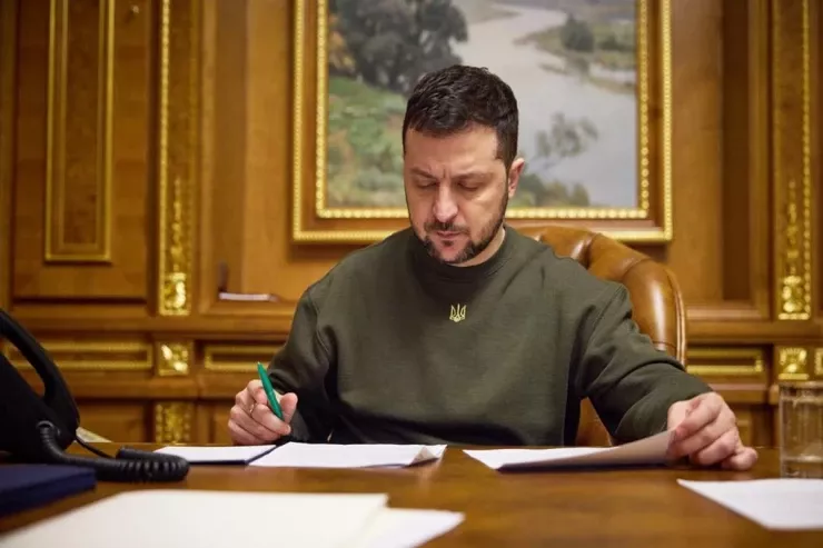 Zelenskidən sərt sözlər: Donbası almaq üçün Rusiyanın 800 min ölü əsgərə  ehtiyacı var