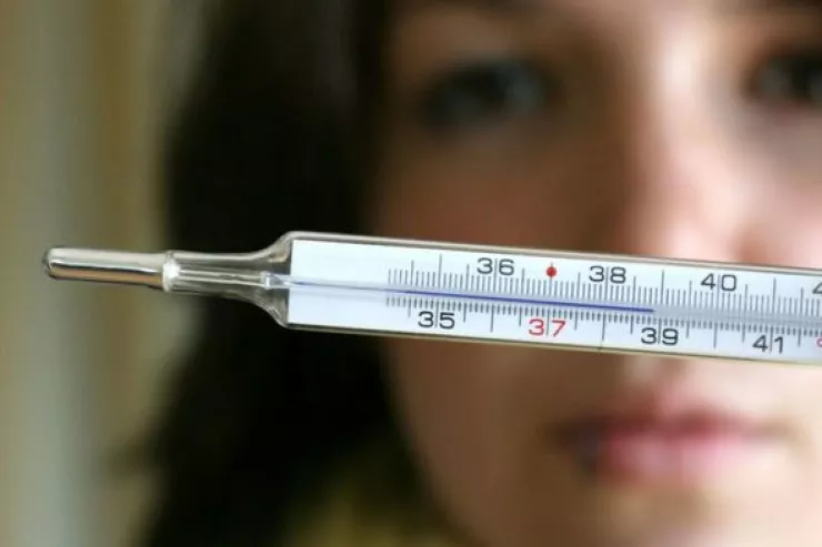 Salyanda 17 yaşlı qız qızdırmadan öldü 