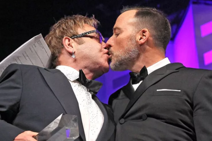 Elton Con və əri Devid Ferniş  "Daily Mail" qəzetinə qarşı 