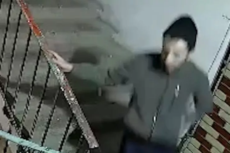 Bakıda KURYOZ OLAY:  köməyə çağırıb qarət etdi - VİDEO 