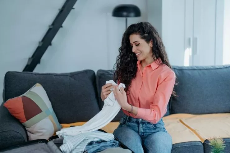 Paltarlarınızı evdə 3 yerə   atmayın - Niyə pis əlamət   sayılır?