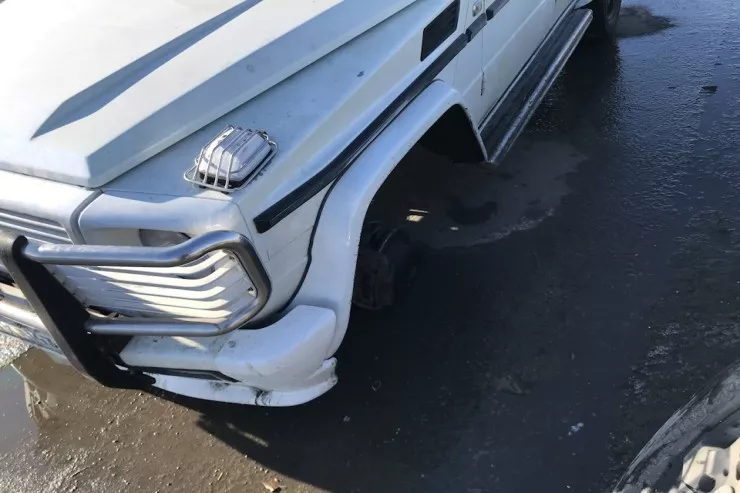 Bakıda "Galik"in təkərlərini  oğurladılar