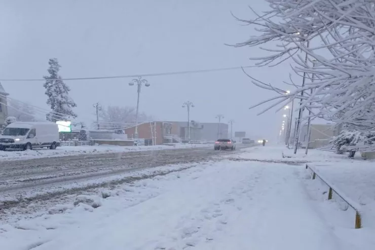 Güclü qar yolu bağladı, 19 kənd işıqsız qaldı 