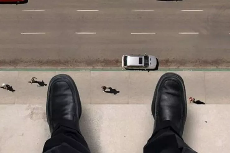 Bakıda FACİƏ:  60 yaşlı kişi binanın damından  yıxılıb öldü