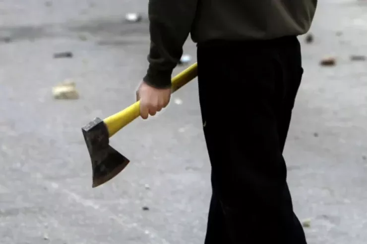 Parkda uşaqları balta ilə qovan  SAXLANILDI