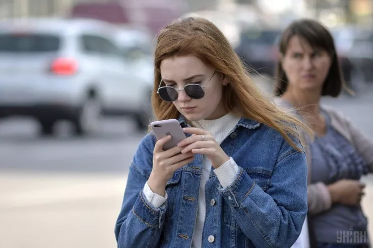 Onlayn tanışlıqla xoşbəxt olmaq olar? - SORĞU 