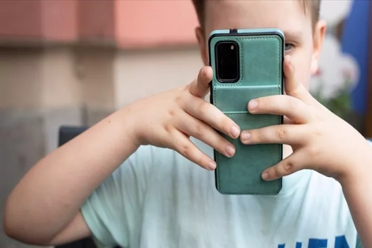 Uşaqlara sosial media qadağan olunur - Baş nazir parlamentdən səlahiyyət istədi 