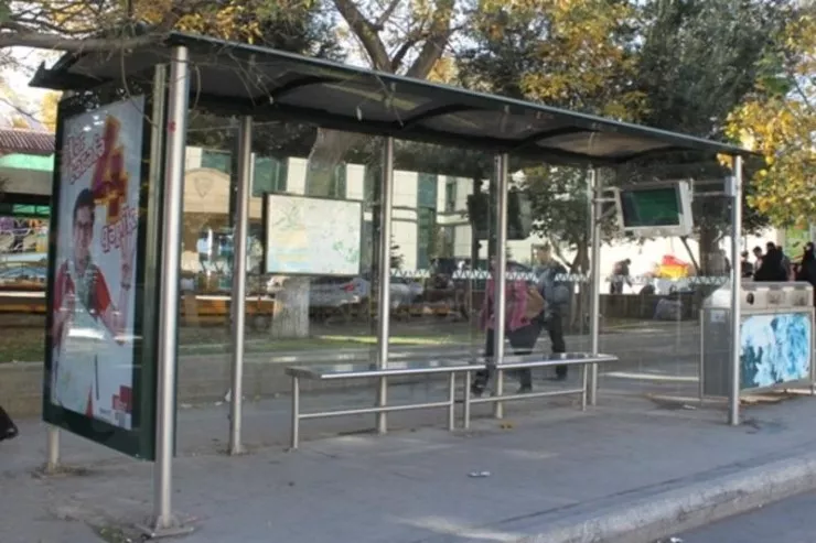 Dayanacaqda qızılla dolu  çantası oğurlandı - Bakıda KURYOZ OLAY 