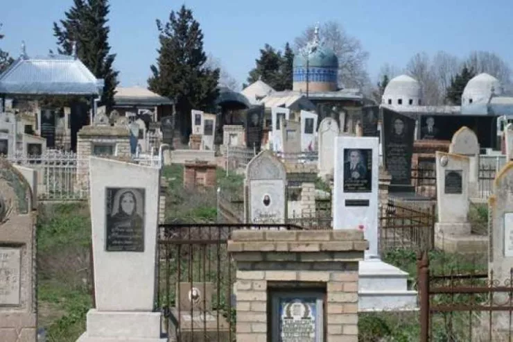 Bakıda gecə qəbiristanlığa  girənlər CƏRİMƏLƏNDİ