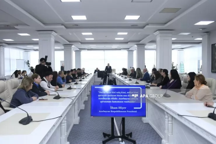 "Medianın dili elmi müzakirə müstəvisində" adlı konfrans keçirildi
