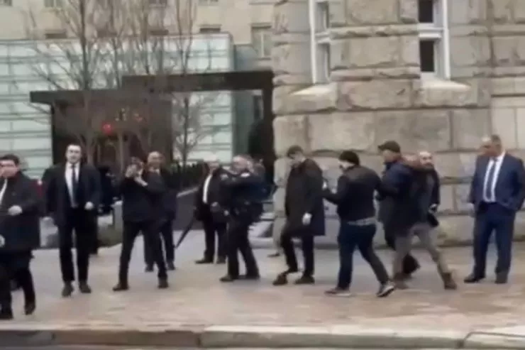 Vaşinqtonda radikal qrup Azərbaycan dövlətinin rəhbərliyinə qarşı təxribat törətmək istədi - VİDEO 