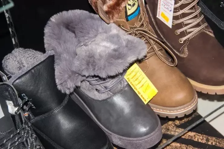 Ayaqqabıdan   gələn qoxudan   1 məhsulla qurtulun