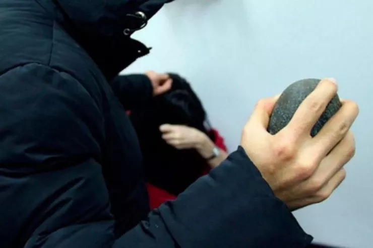 Sevgilisini daşla öldürən İgidə AĞIR CƏZA  tələbi