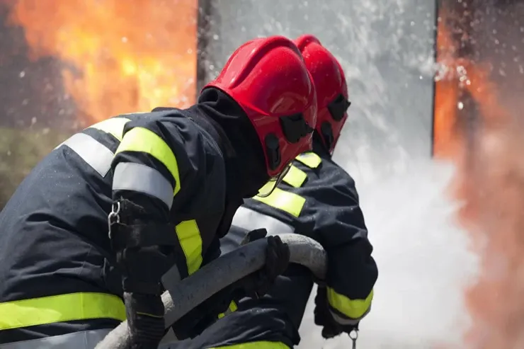 Gəncədə bir-birinə bitişik üç evdəki  yanğın söndürüldü - YENİLƏNİB 