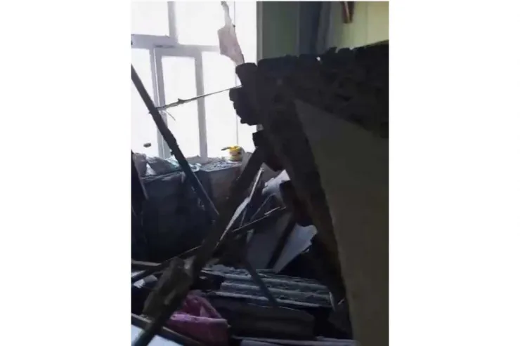 Şabranda evin tavanı çökdü,  yaralılar var