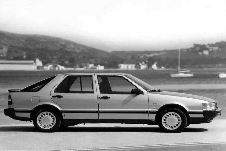 Etibarlı mühərriki olan  7 avtomobil - SİYAHI 