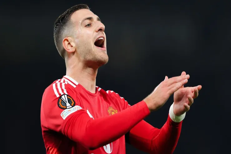 Dalot "Mançester Yunayted"də yeddi baş məşqçi  dəyişikliyini görüb və...