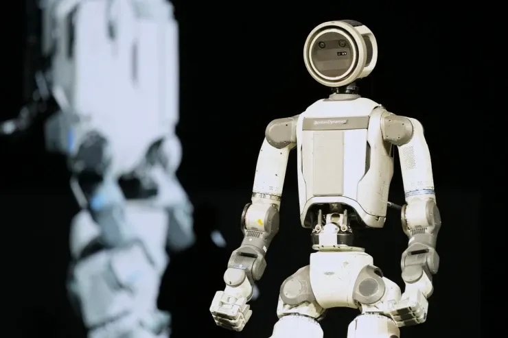 "Hyundai" insanabənzər robotunu təqdim etdi