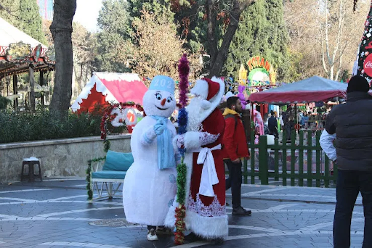 Yeni il gecəsi  Fəvvarələr meydanında söyüş QALMAQALI:  saxlanılanlar var