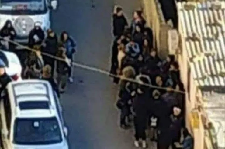 Bakıda falçının  qapısında İZDİHAM  -VİDEO  -YENİLƏNİB 