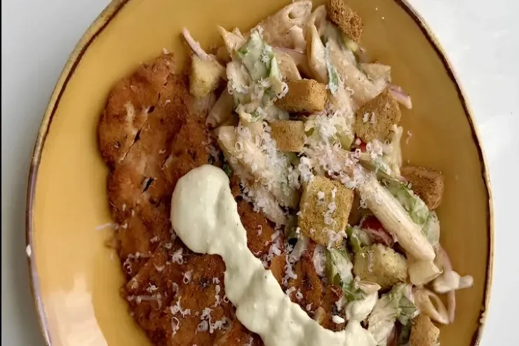 Toyuq və makaronlu “Sezar”  salatı - RESEPT 