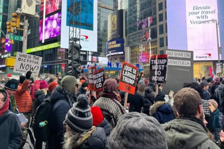 Nyu-Yorkda etiraz aksiyası - Minlərlə insan Trampa qarşı toplaşdı 