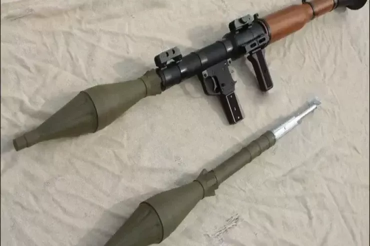 Qanunsuz silah ƏMƏLİYYATI: evlərdən 9 avtomat, 2 qumbaraatan, 5 qumbara  çıxdı