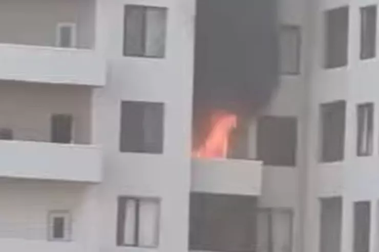 Bakıda binada baş verdən yanğın sündürüldü - VİDEO  - YENİLƏNİB 