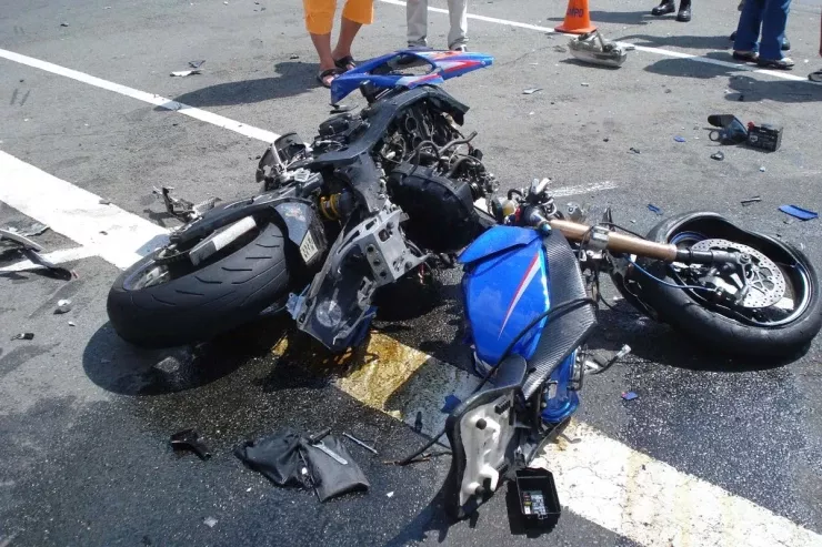 Bakıda yük maşını ilə toqquşan motosikletin sürücüsü  öldü