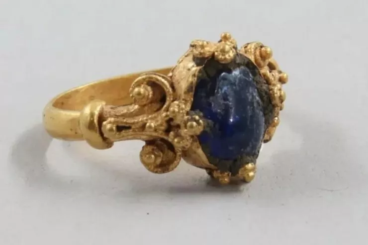 Norveçdə yaşı təxminən  800 il olan  qızıl üzük aşkar edildi