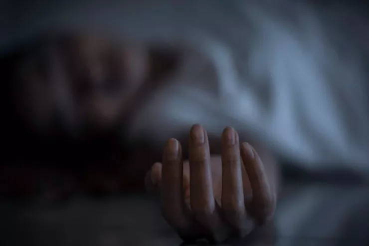 Bakıda qəfil halı pisləşən gənc qız yolda öldü 