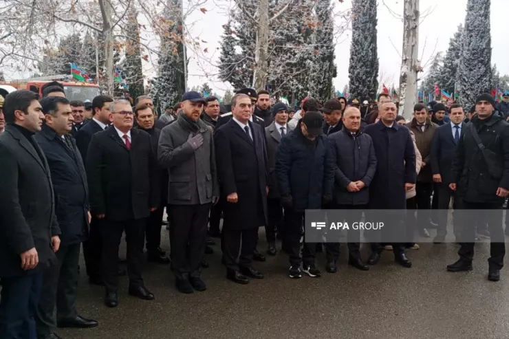 Ərdoğanın oğlu  Gəncədə Şəhidlər xiyabanını ziyarət etdi