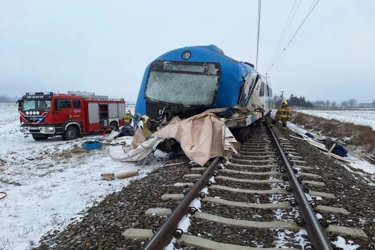 Polşanın cənubunda sərnişin qatarı relsdən çıxdı
