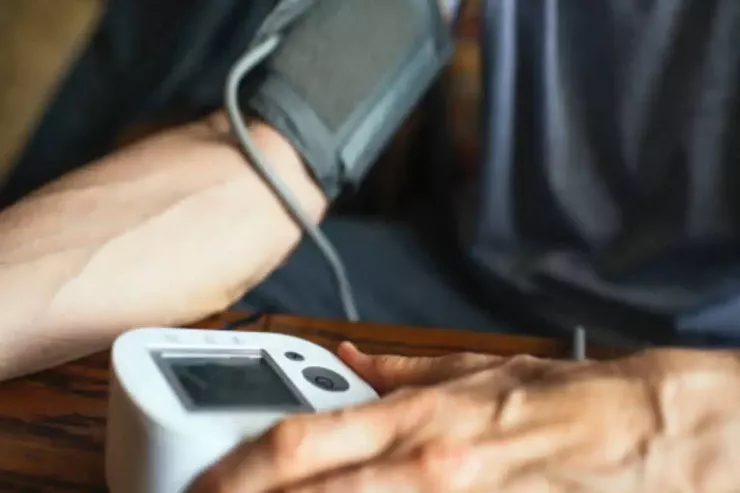 Günün ikinci yarısında qan təzyiqini  necə aşağı salmaq olar? - 5 sadə addım 